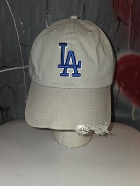 Los Angeles Dodgers Beige Baseball Cap with Blue LA Logo